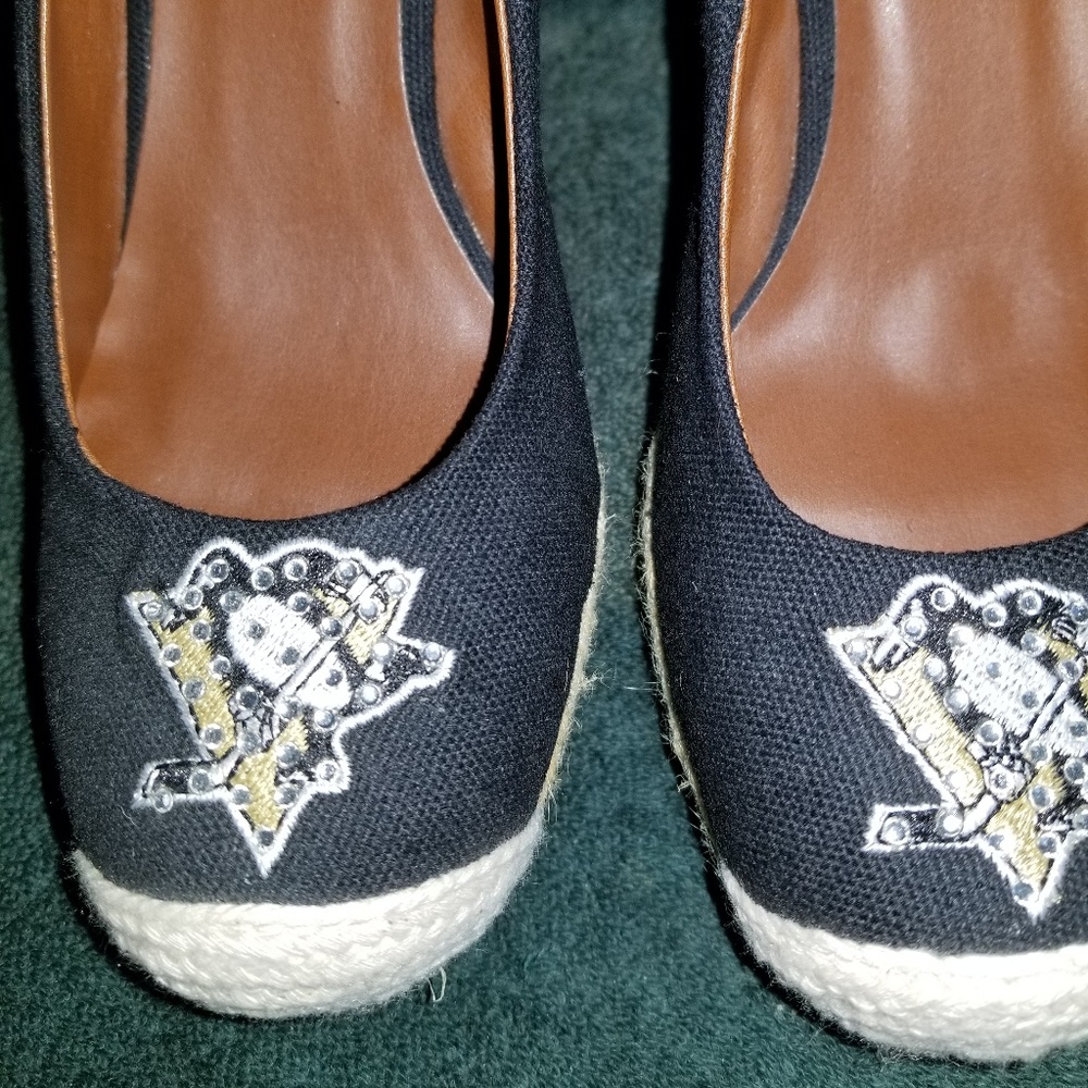 Size 7 Pittsburgh Penguins Heels